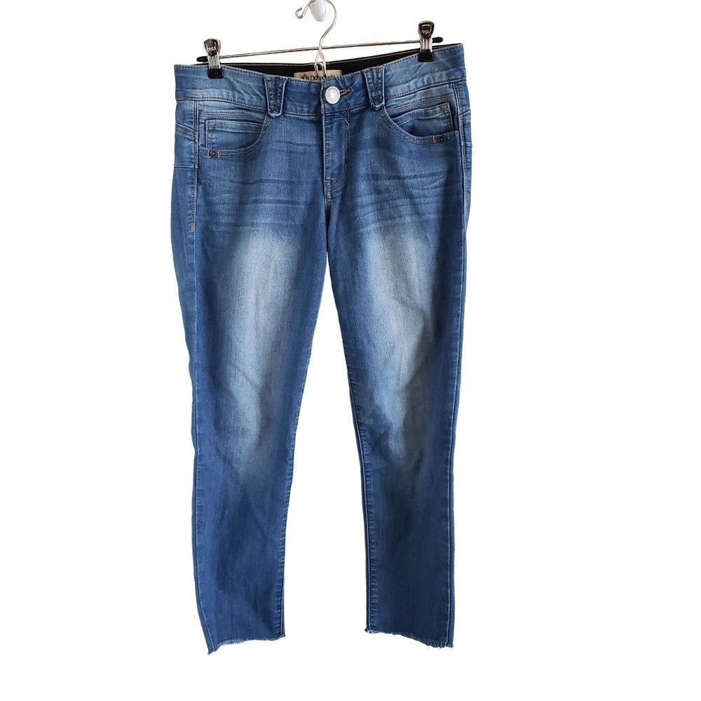 Democracy Woman Size 6 With "Ab" Solution Raw Hem Jean Tapered leg Light Wash